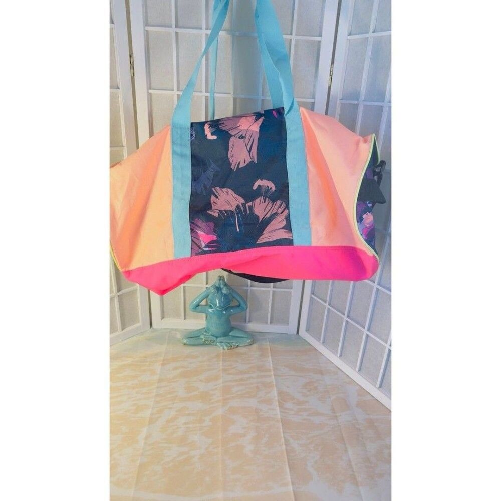 Pink Victoria Secret Duffle Bag - Picture 4 of 6